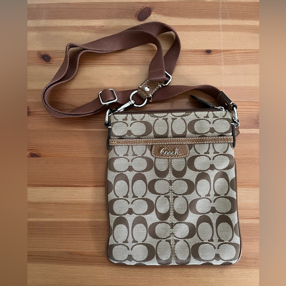 Coach vertical crossbody in signature canvas